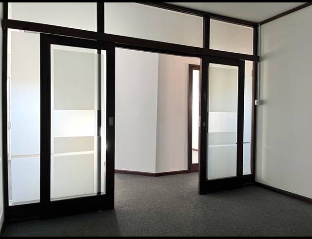 BUSINESS PROPERTY TO RENT IN CLAREMONT